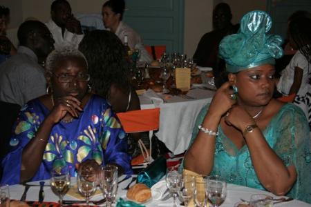 c'est tata yasse et sa copine d'enfance